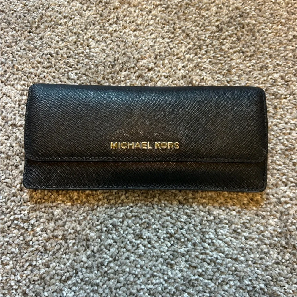 Michael Kors travel Black jet set trifold Wallet - Picture 1 of 5